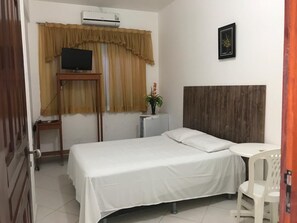 Minibar, individuell inredning och mörkläggningsgardiner