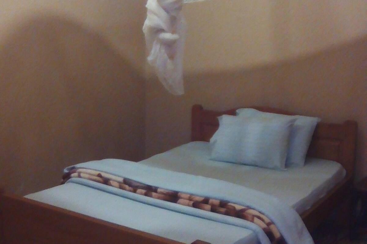 Habitación individual estándar, 1 cama individual | Escritorio, cortinas blackout, wifi gratis y ropa de cama