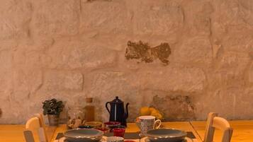 Bao gồm bữa sáng buffet hàng ngày