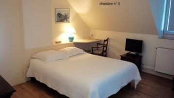 Habitación doble (3) | Decoración individual, mobiliario individual, escritorio y wifi gratis