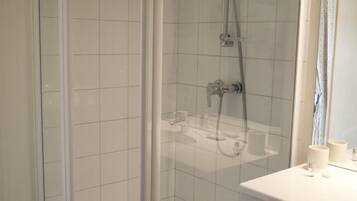 Phòng Suite, quang cảnh vườn (1) | Buồng tắm vòi sen