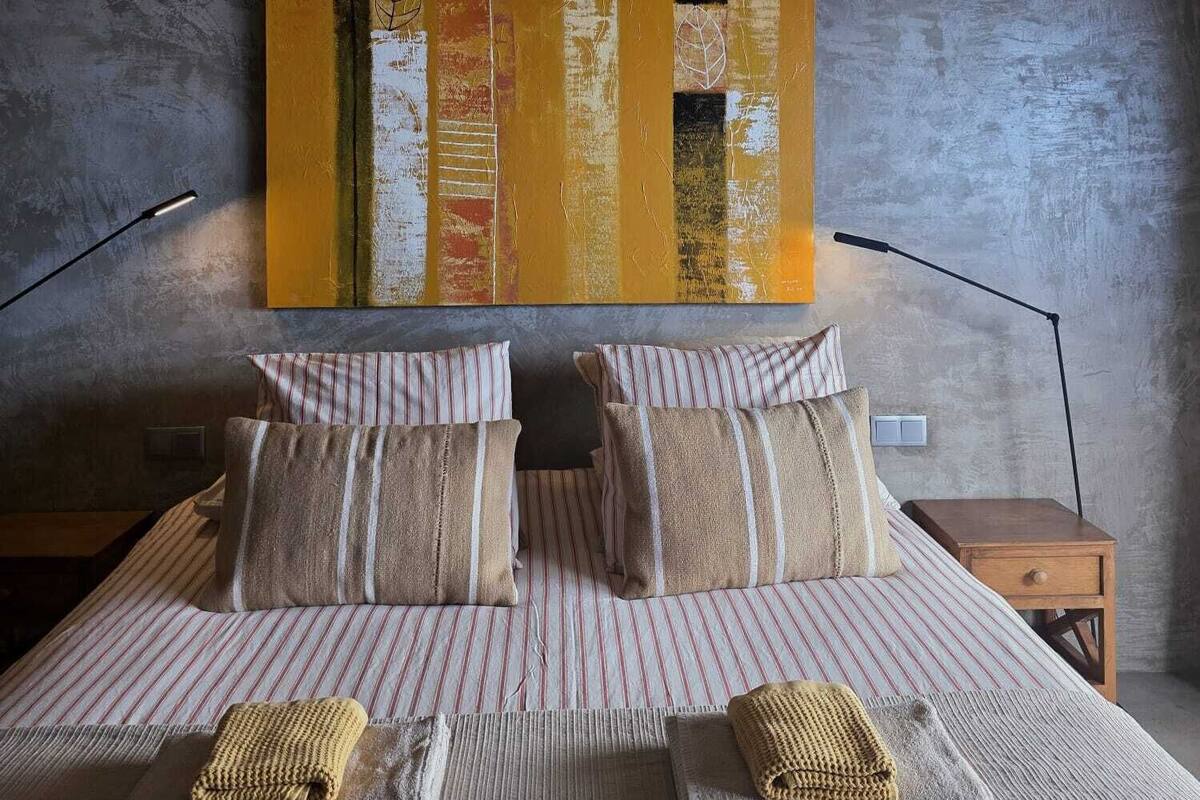 Sviitti, 1 suuri parisänky, valtamerinäköala (3) | Ylelliset vuodevaatteet, memory foam -patjalliset sängyt, työpöytä