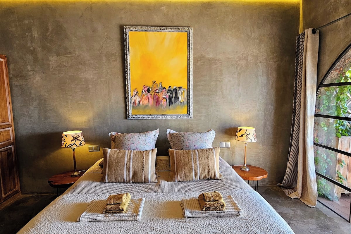 Suite, 1 King Bed, Ocean View (1) | 1 bedroom, premium bedding, memory-foam beds, desk