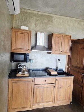 Suite, 1 King Bed, Ocean View (3) | Private kitchen