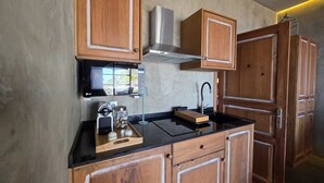 Suite, 1 King Bed, Ocean View (1) | Private kitchen - Les Terrasses Suites (Calheta)