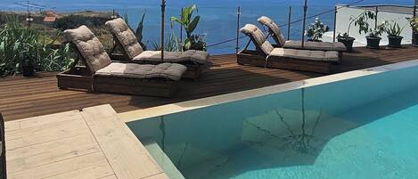 Außenpool, geöffnet von 09:00 Uhr bis 21:00 Uhr, Liegestühle