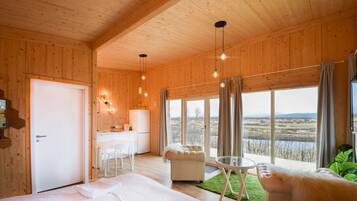 Luxury Cottage, River View (135259) | Premium bedding, free WiFi, bed sheets