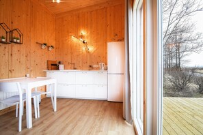 Casa rural de luxe, vistes al riu (135259) | Cuina privada | Frigorífic gran, forn, placa de cuina i cafetera i tetera 