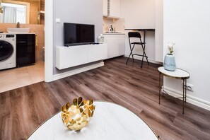 Comfort Studio (174768) | Living room | Flat-screen TV - Studio H17 (Reykjavik)