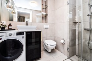 Comfort Studio (174768) | Bathroom | Hair dryer, towels, shampoo - Studio H17 (Reykjavik)
