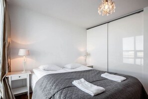 Apartment, 2 Schlafzimmer, Balkon, Meerblick (83053) | 2 Schlafzimmer, Babybetten, kostenloses WLAN, Bettwäsche