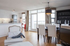 Appartamento, 2 camere da letto, balcone, vista oceano (83053) | Area soggiorno | TV