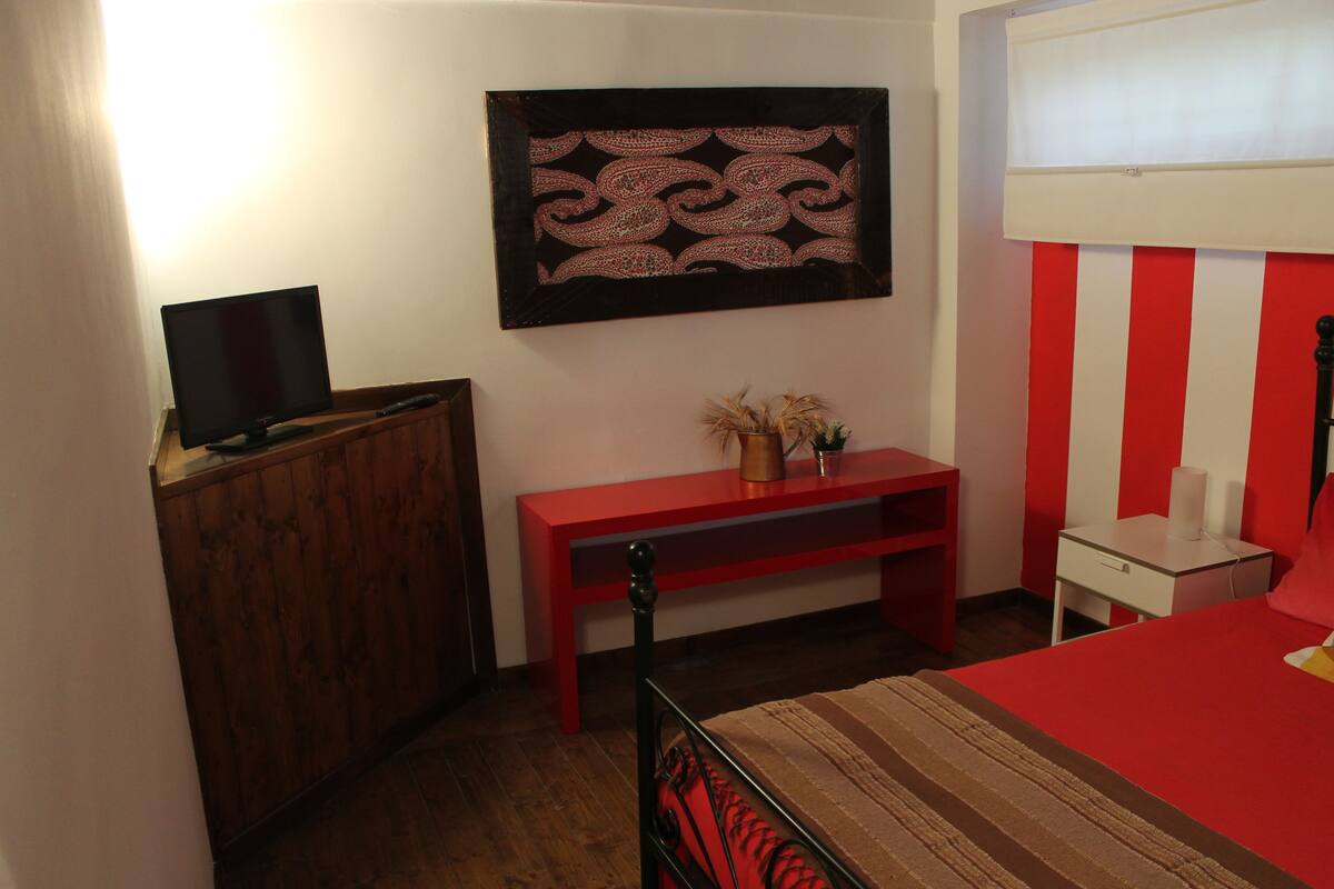 Tweepersoonskamer | Geluiddichte muren, babybedden, gratis wifi, beddengoed