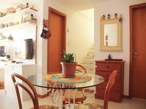 基本客房, 多張床, 城市景 | 房內用餐