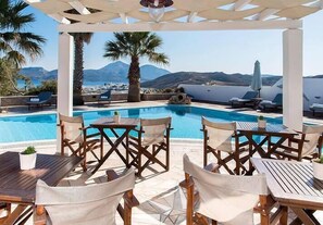 Outdoor pool - Villa Mina (Milos)