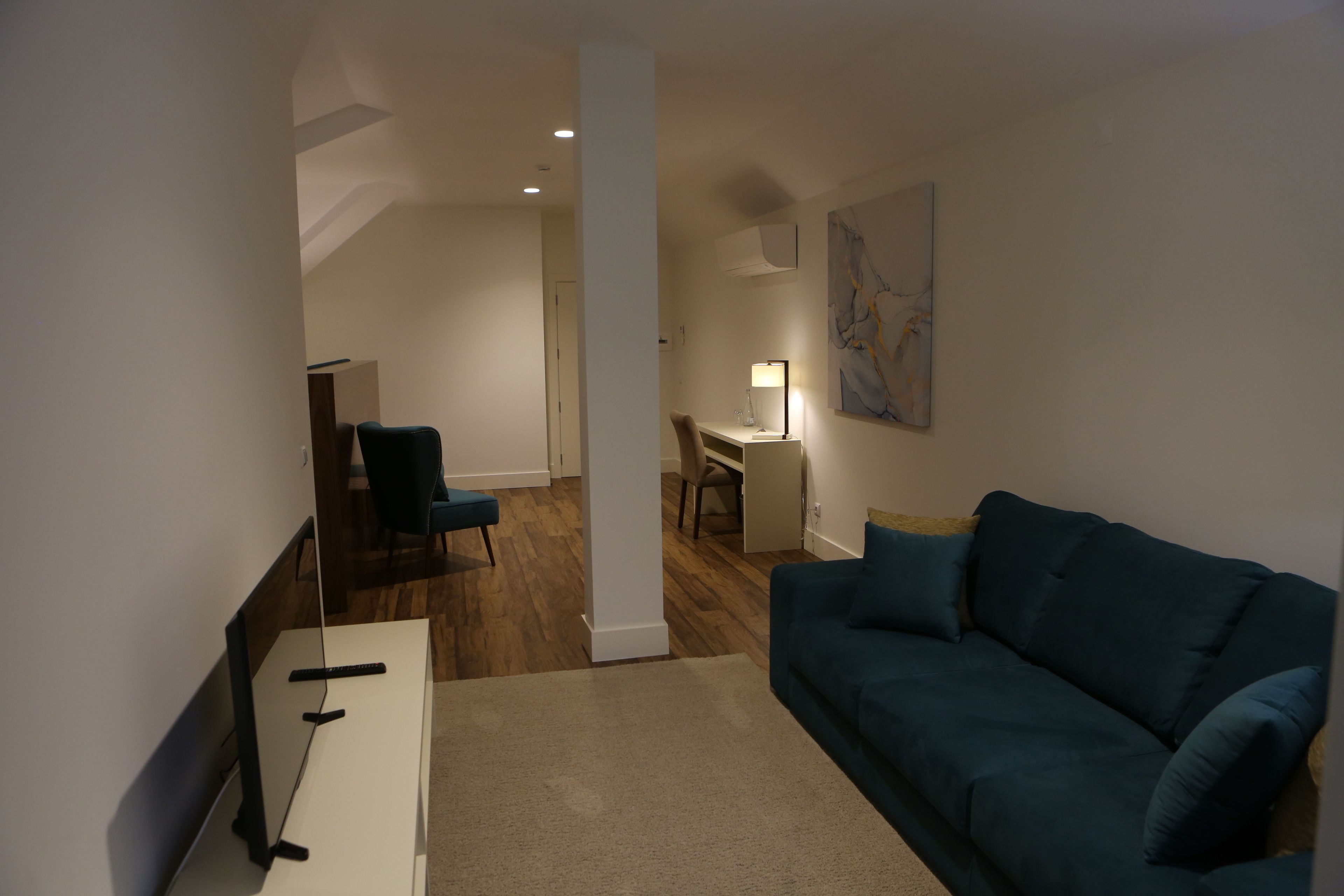 deluxe suite | living room | 32-inch led tv with digital channels, tv