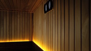 A wooden interior with vertical paneling and a clock on the wall. - Hotel Solar do Rebolo (Oliveira do Hospital)