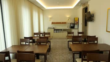 Free daily buffet breakfast