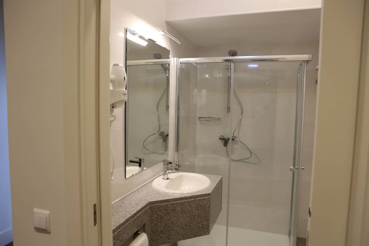 double room, kitchenette | bathroom | shower, hair dryer, towels, soap