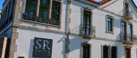 Fachada de la propiedad