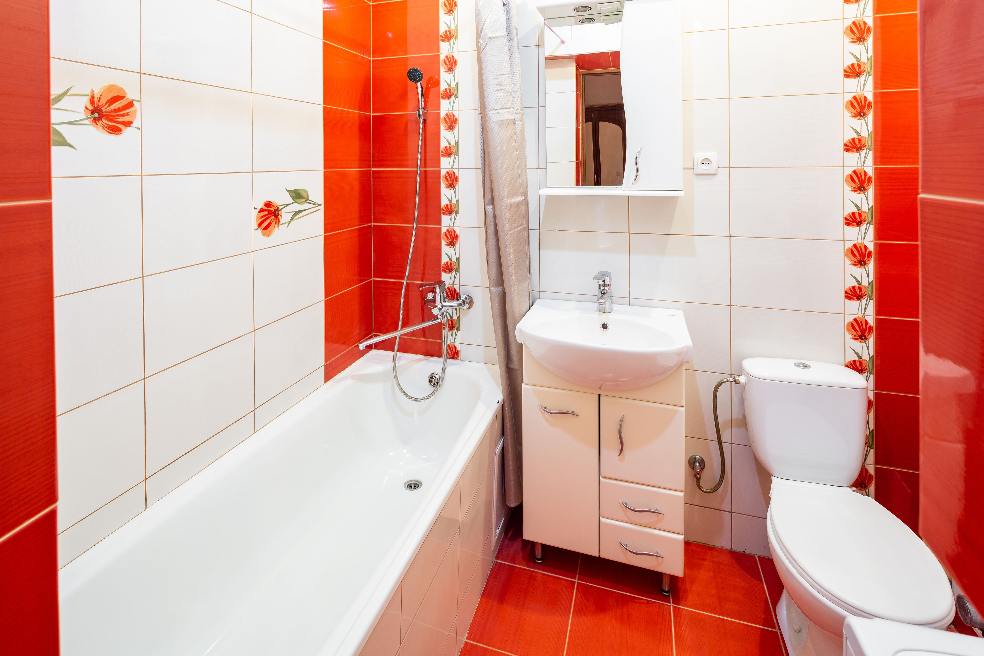 Un baño con bañera, lavabo e inodoro.