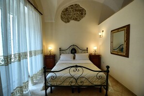 Double Room | Individually decorated, individually furnished, free WiFi, bed sheets - B&B Palazzo Corcioli (Mesagne)