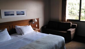 基础公寓, 多张床, 城市景观 | 办公桌、旅行婴儿床、免费 WiFi、床单