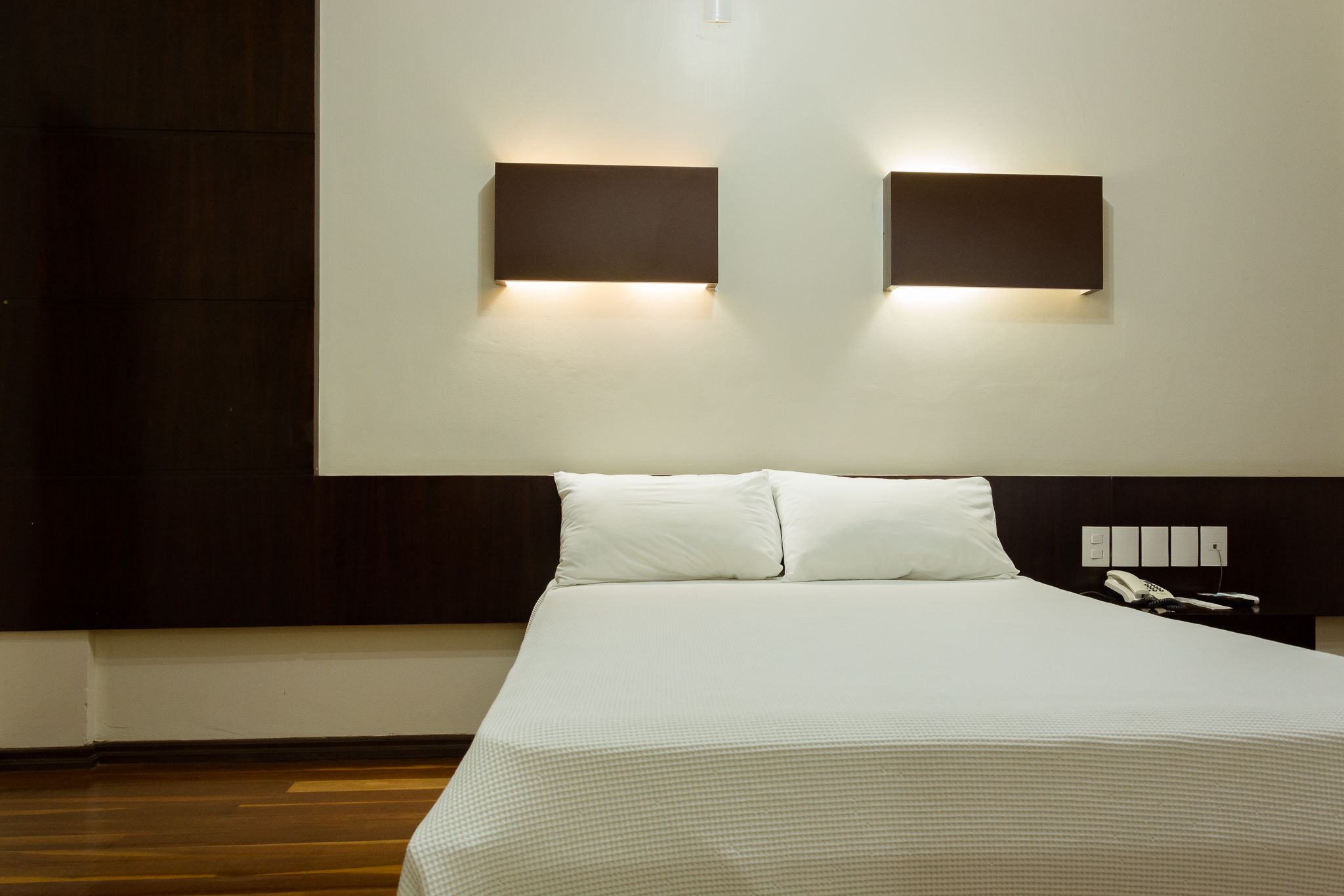 desk, laptop workspace, free cots/infant beds, free wifi