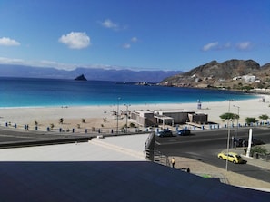 靠近海滩