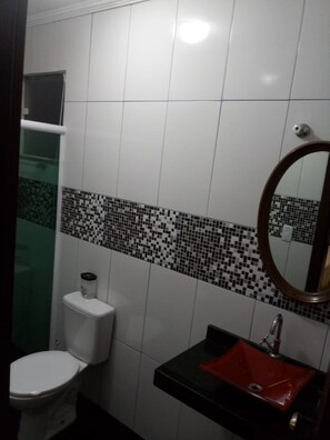 基本獨棟房屋, 多張床 | 浴室 | 淋浴設備、淋浴花灑、毛巾