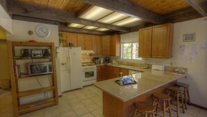 Private kitchen - Brule Bear Den (South Lake Tahoe)