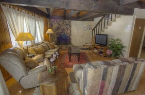 Living room - Brule Bear Den (South Lake Tahoe)