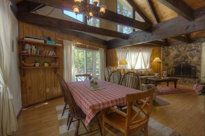 Cabin, Multiple Beds, Fireplace | In-room dining
