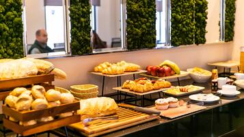 Free daily continental breakfast