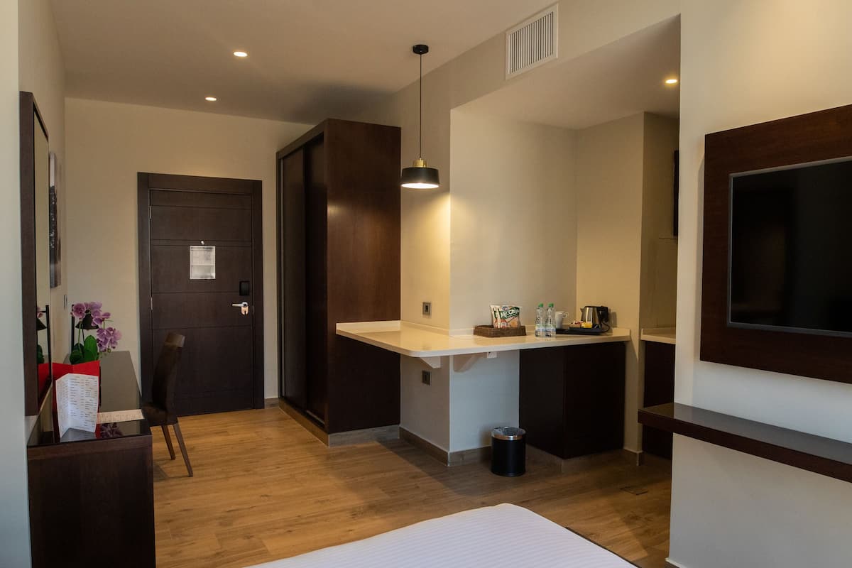 deluxe double room, 1 bedroom, private bathroom | minibar, in-room safe, desk, laptop workspace