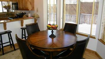 House, Multiple Beds, Hot Tub | In-room dining