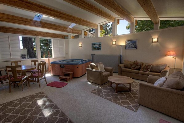 Casa, varias camas, hidromasaje | 4 habitaciones y tabla de planchar con plancha 