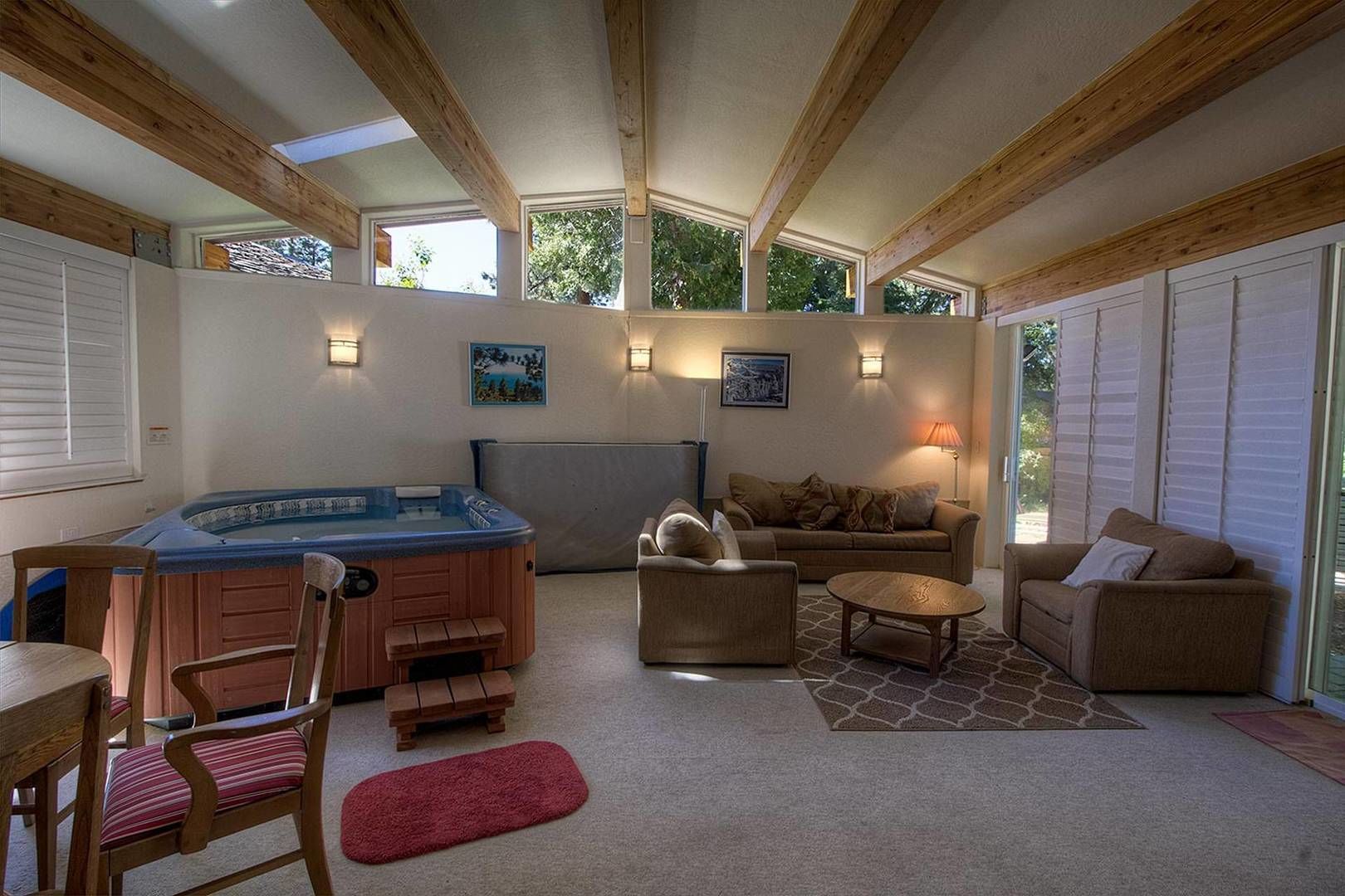 House, Multiple Beds, Hot Tub | Living area | Flat-screen TV, fireplace