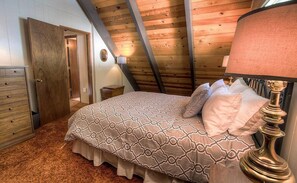 4 bedrooms, bed sheets - Cozy Cabin (South Lake Tahoe)