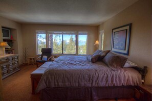 House, Multiple Beds, Fireplace, Mountain View