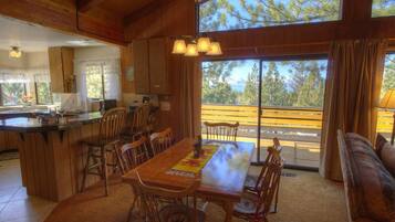 House, Multiple Beds, Fireplace, Mountain View | In-room dining