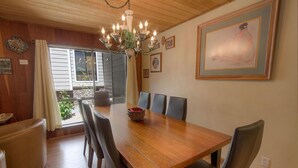 Coffee/tea maker, fridge, microwave, stovetop - Tall Pines Retreat (Incline Village)