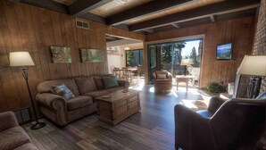 Casa, várias camas, lareira, vista para a montanha | Área de estar
