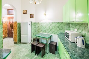 Superior-Apartment, 3 Schlafzimmer, Eckzimmer | Eigene Küche | Kühlschrank, Mikrowelle, Herdplatte, Wasserkocher