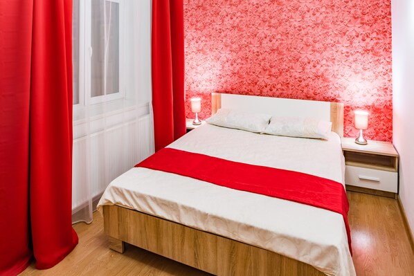 Superior Apartment, 3 Bedrooms, Corner | Iron/ironing board, free WiFi, bed sheets - 3 Bedroom on Square Rynok near Vernissage (Lviv)