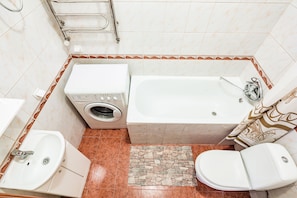 Superior-Apartment, 3 Schlafzimmer, Eckzimmer | Badezimmer | Duschwanne, Komfortbadewanne, Haartrockner, Hausschuhe