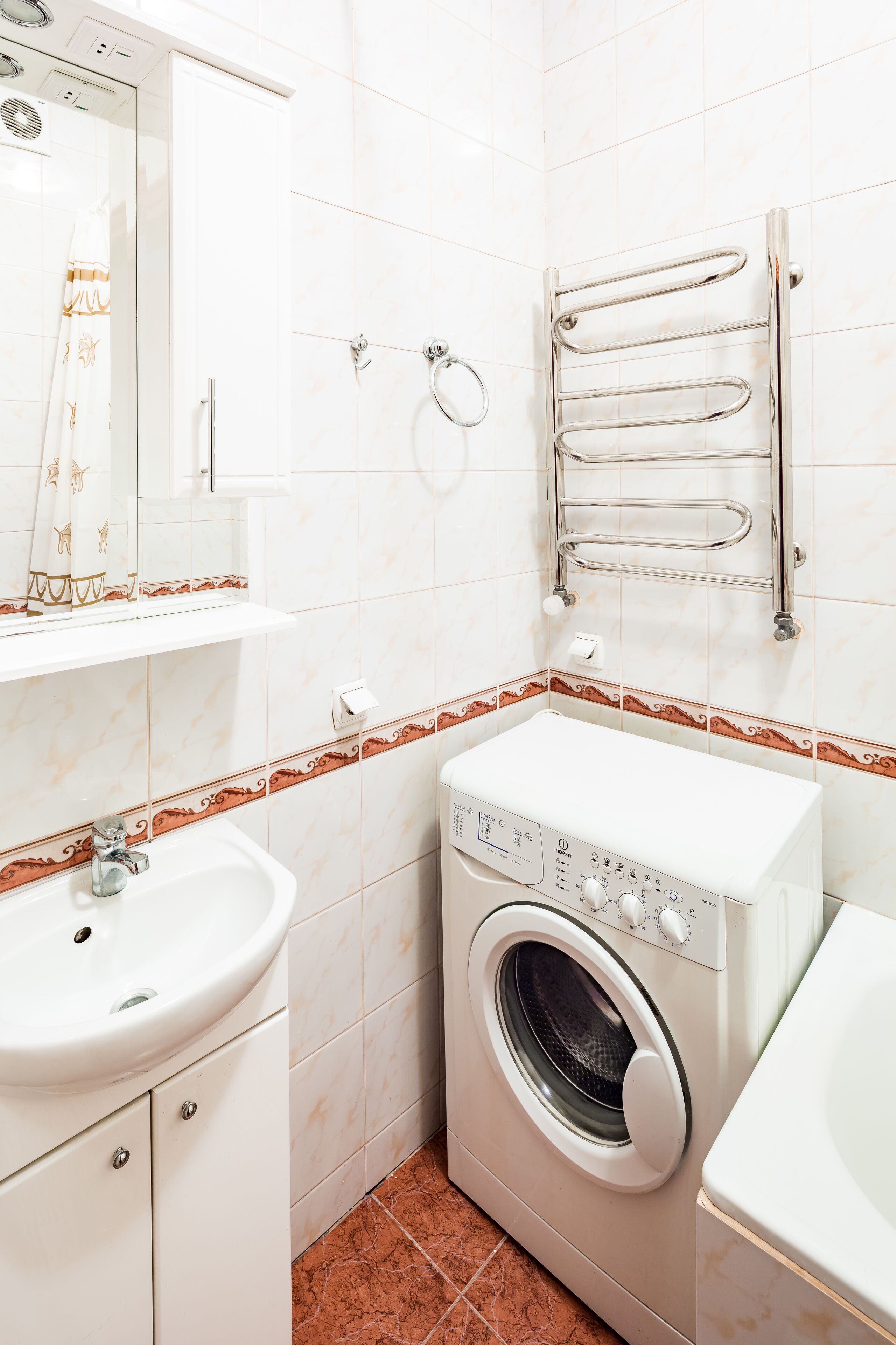 Superior Apartment, 3 Bedrooms, Corner | Bathroom | Combined shower/tub, deep soaking tub, hair dryer, slippers