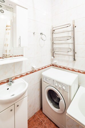 Superior-Apartment, 3 Schlafzimmer, Eckzimmer | Badezimmer | Duschwanne, Komfortbadewanne, Haartrockner, Hausschuhe