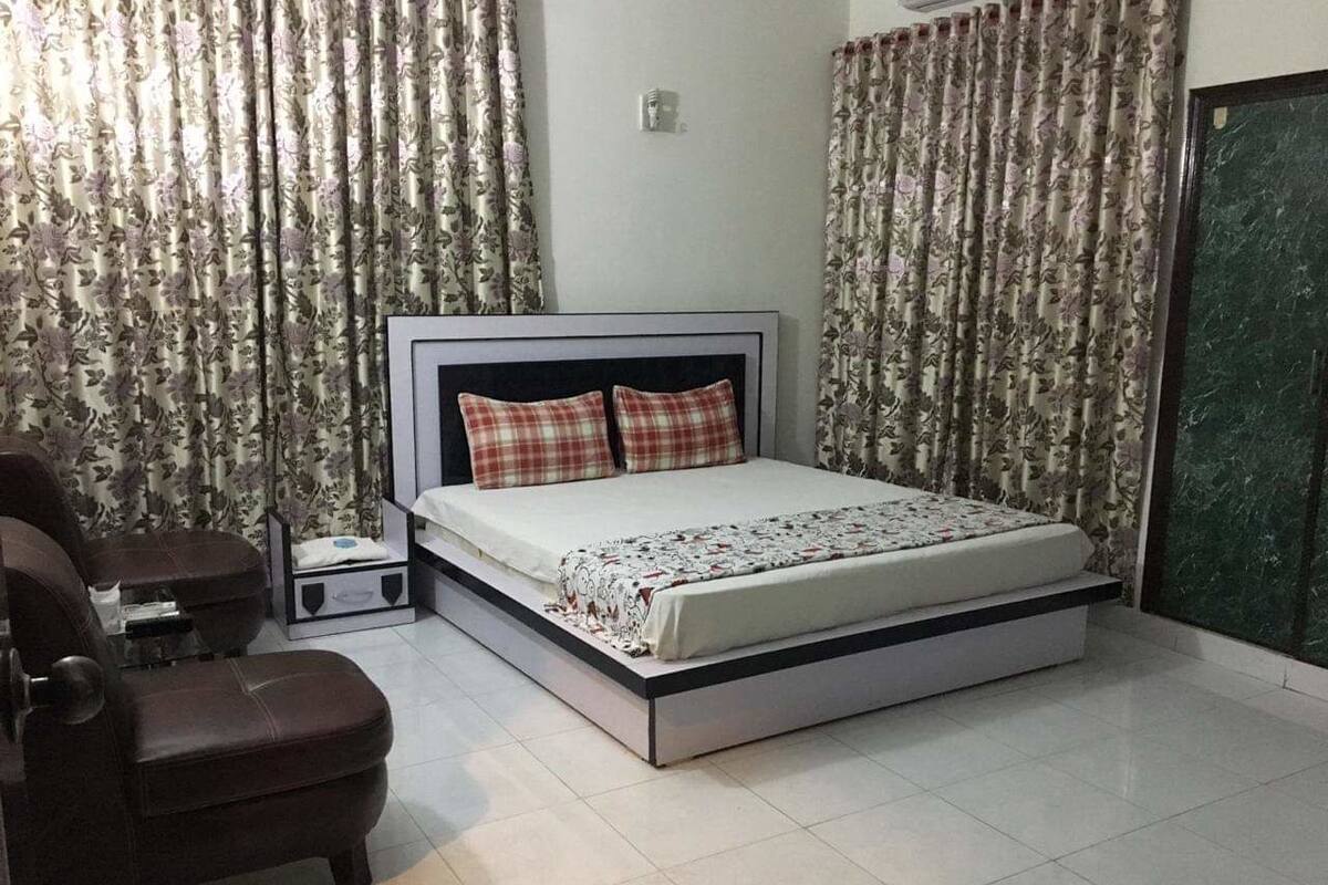 Deluxe Double Room, 2 Double Beds | Living room