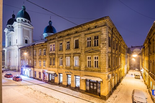 Apartments on Square Rynok on Theatralna Street NEW